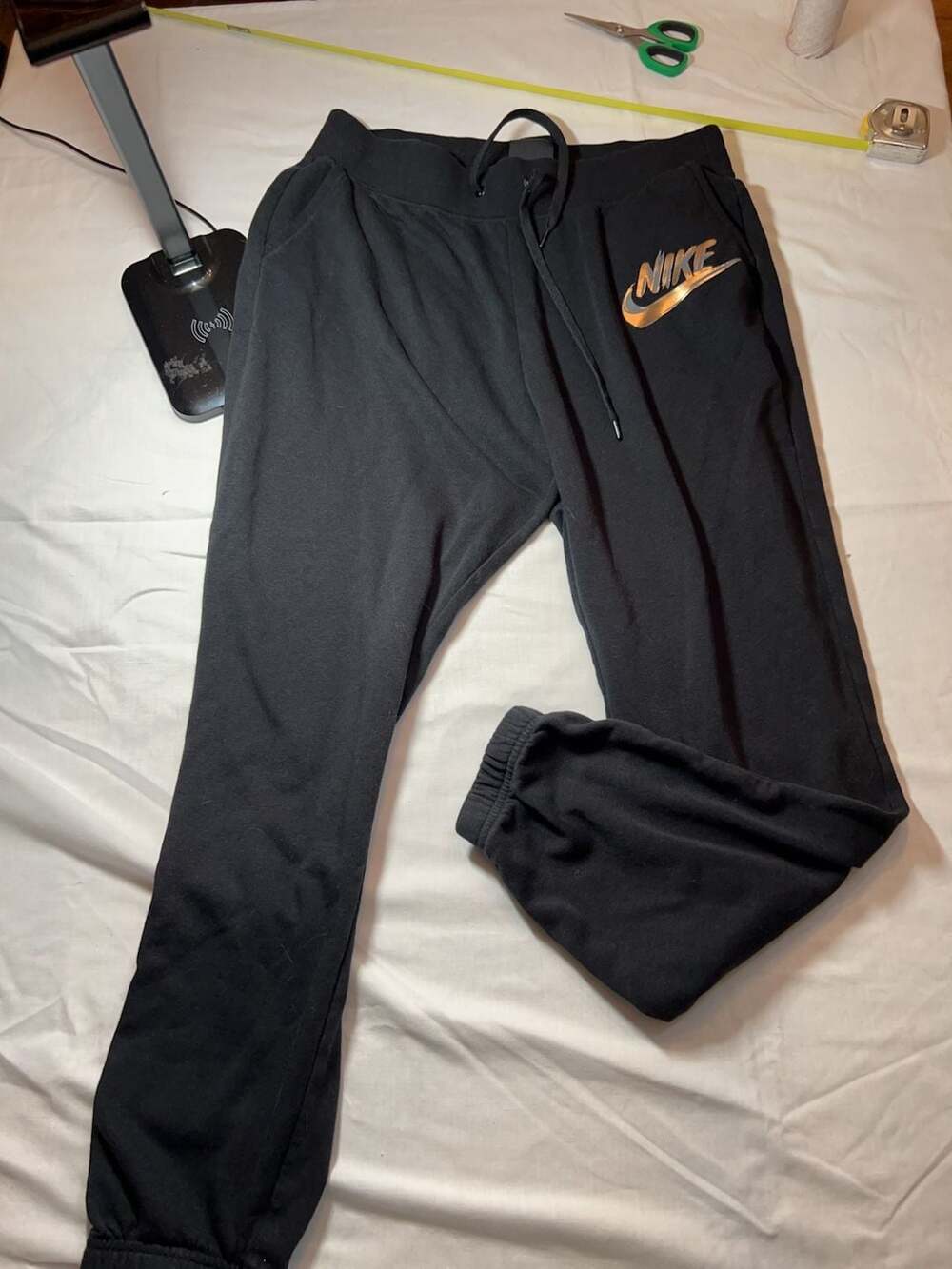 Nike Women's Size Large Black Gold Logo Jogger Sweatpants